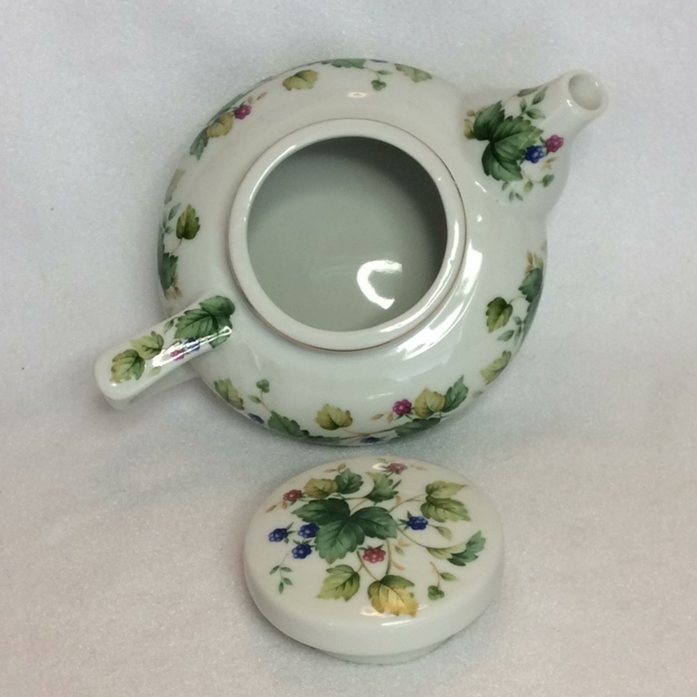 FINAL SALE PRICE Gold Rim Covered Teapot w/Cheeseboard & Knife - Picture 7 of 10